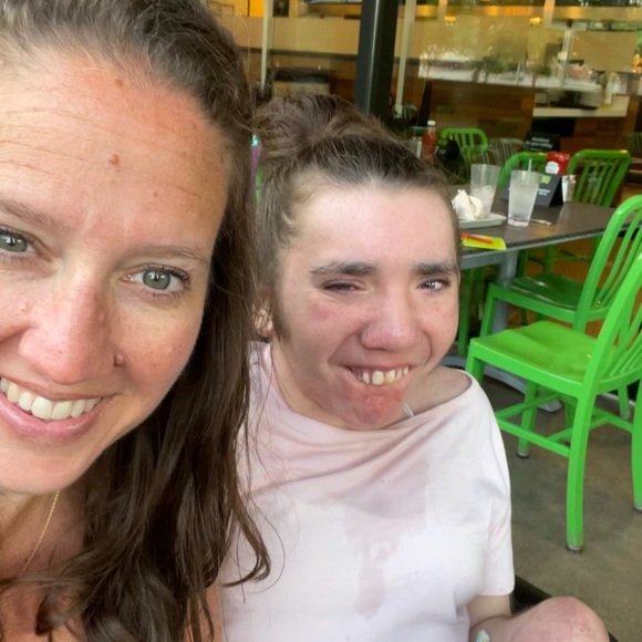 Meet your Posher, Sarah - Picture 2 of 6